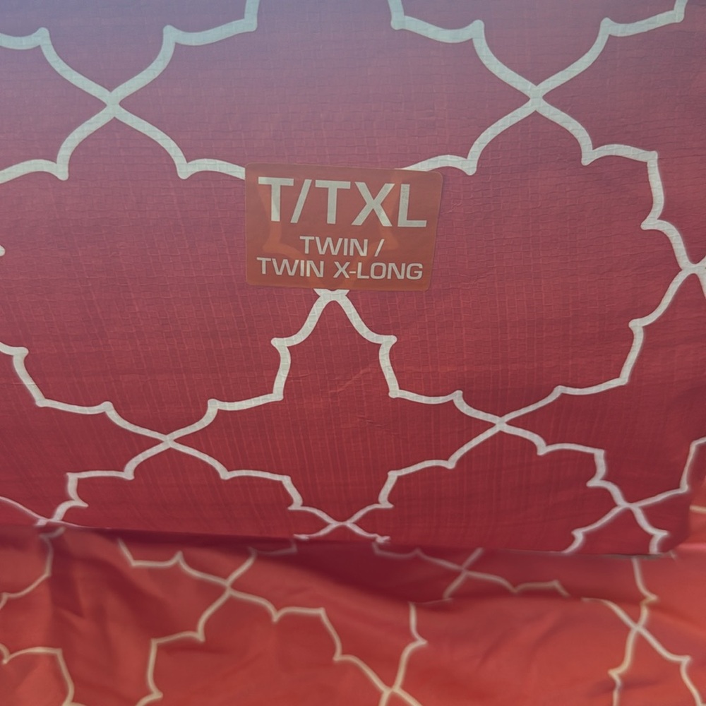 Dorm Sheets &Twin XL Comf Reversible Paisley Comforter in Sham + sheet sets - Picture 6 of 6